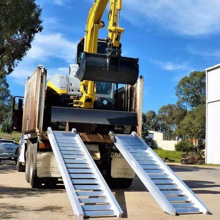How to Choose the Right Loading Ramps for Your Earthmoving Combo